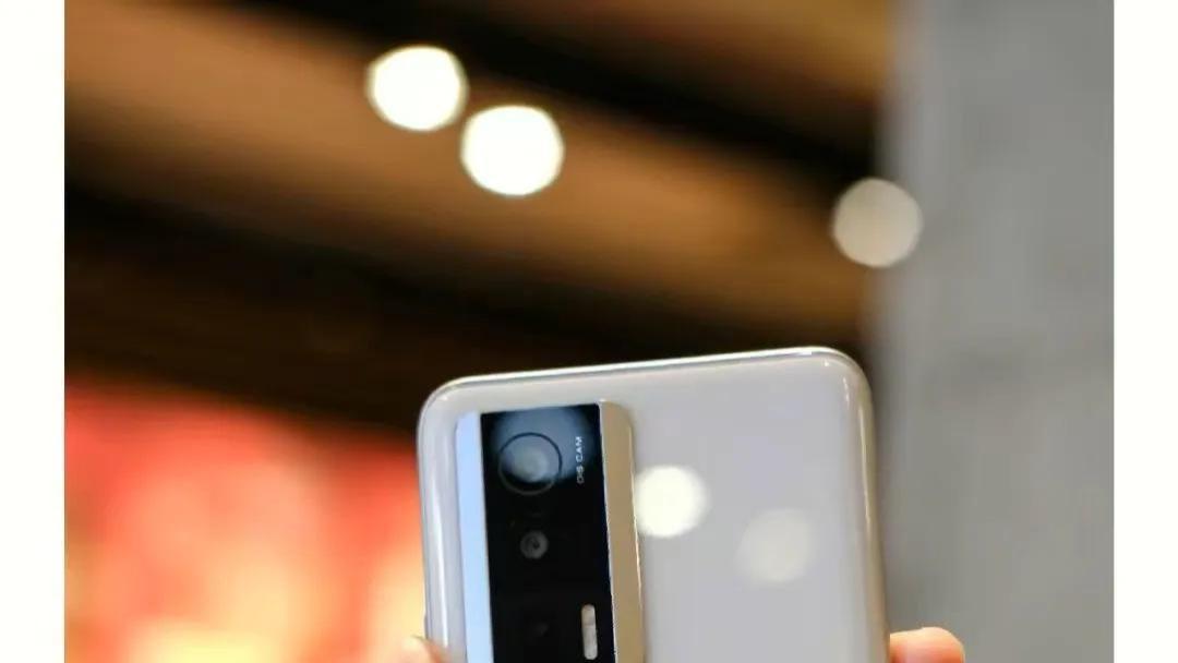 gen.g战队|1月份换新机，内行人建议“一步到位”，这4款手机再用三年没问题