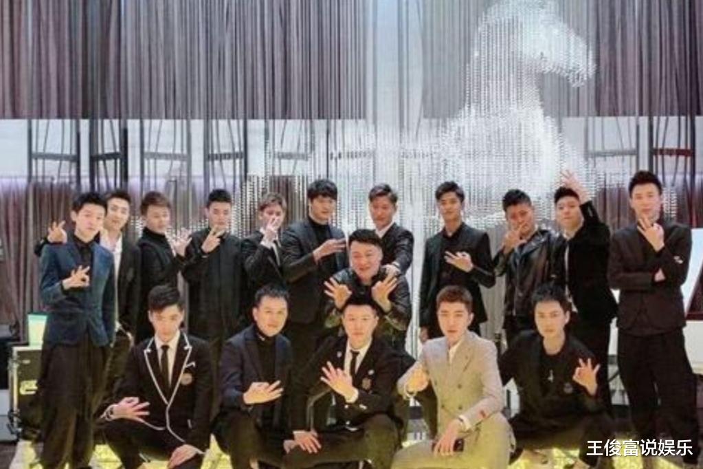 |211硕士毕业生做男模,日薪超5000却后悔想考公,担心政审不过关