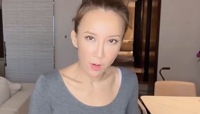 李玟|李玟手术成功!懒理婚变重新学走路,整条腿贴满绷带委屈落泪