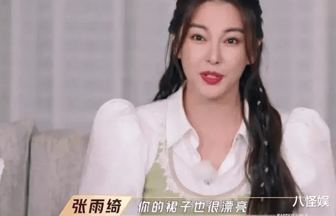 张雨绮曝带娃日常，陪孩子商场演出还到儿子班讲故事，被喊大明星