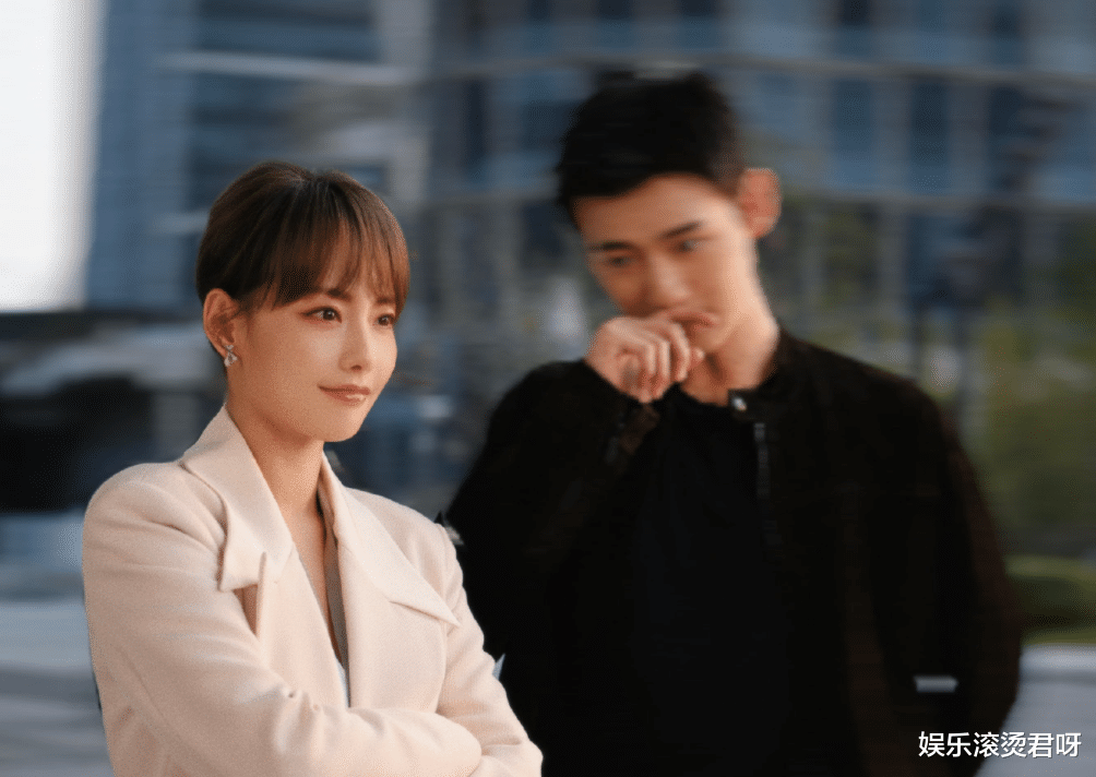 看完疯马秀后海报被换，名字被删，36岁张嘉倪到底怎么想的？