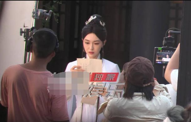 《念无双》路透,唐嫣贴头皮造型违和,被指像仙侠剧女主的妈妈