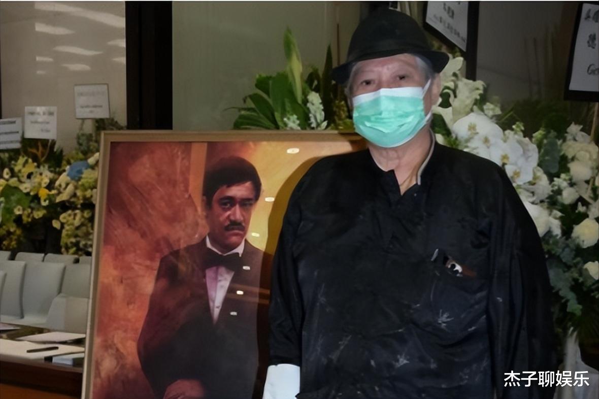 |吴耀汉一路走好!洪金宝情绪低落独坐灵堂,与李建华相比显落寞