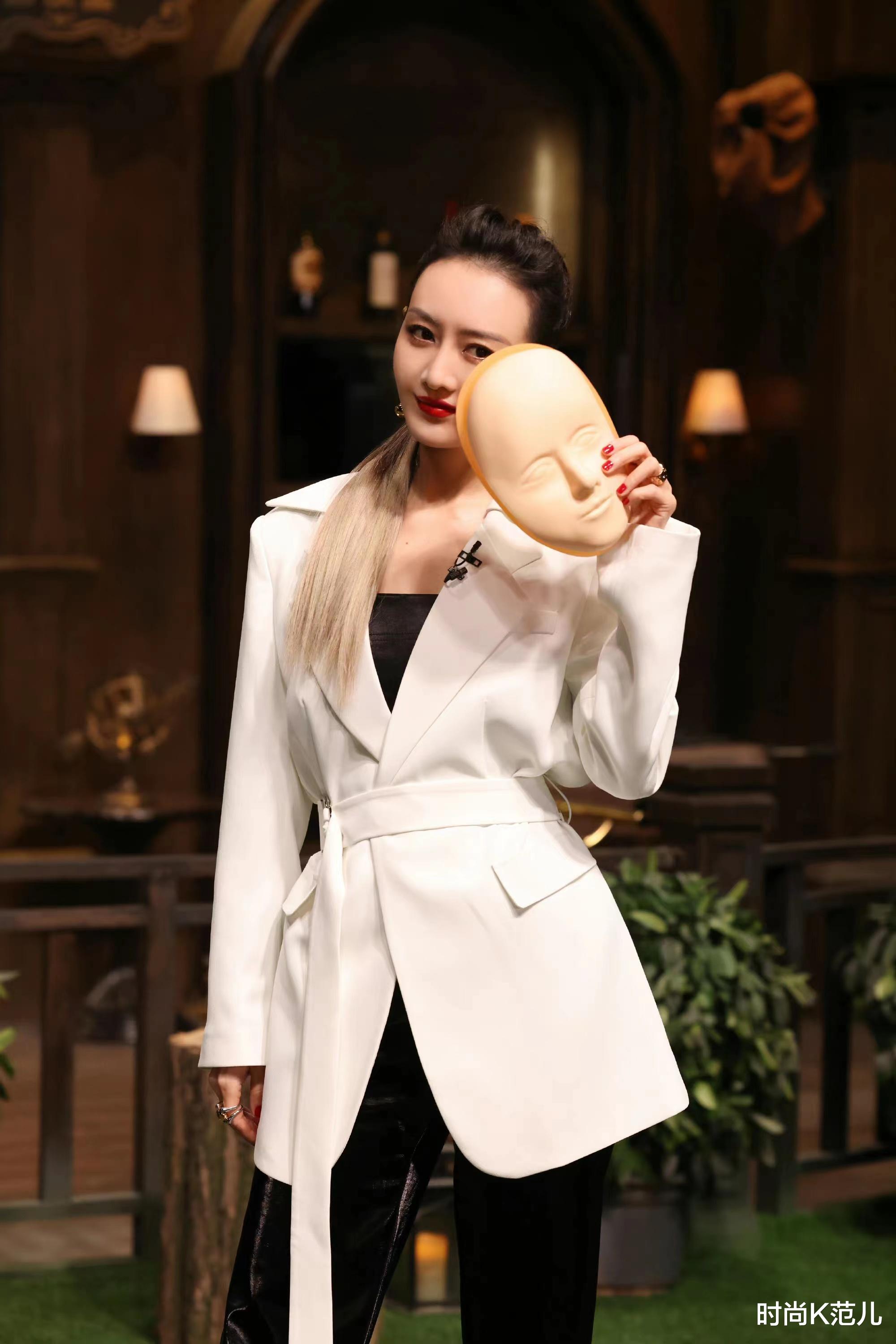 免疫系统 王鸥大侦探新造型好飒,白西装搭高马尾,清爽干练很显气质!