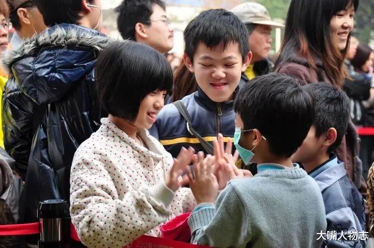 影帝被前妻骗走5000万,6个孩子都不是亲生的,他这一生是一场“大戏”