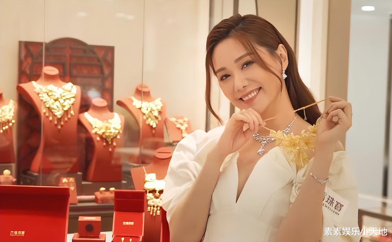 汤洛雯|马国明汤洛雯合体做新婚宣传，女方陪嫁戒指与金器提前放彩蛋