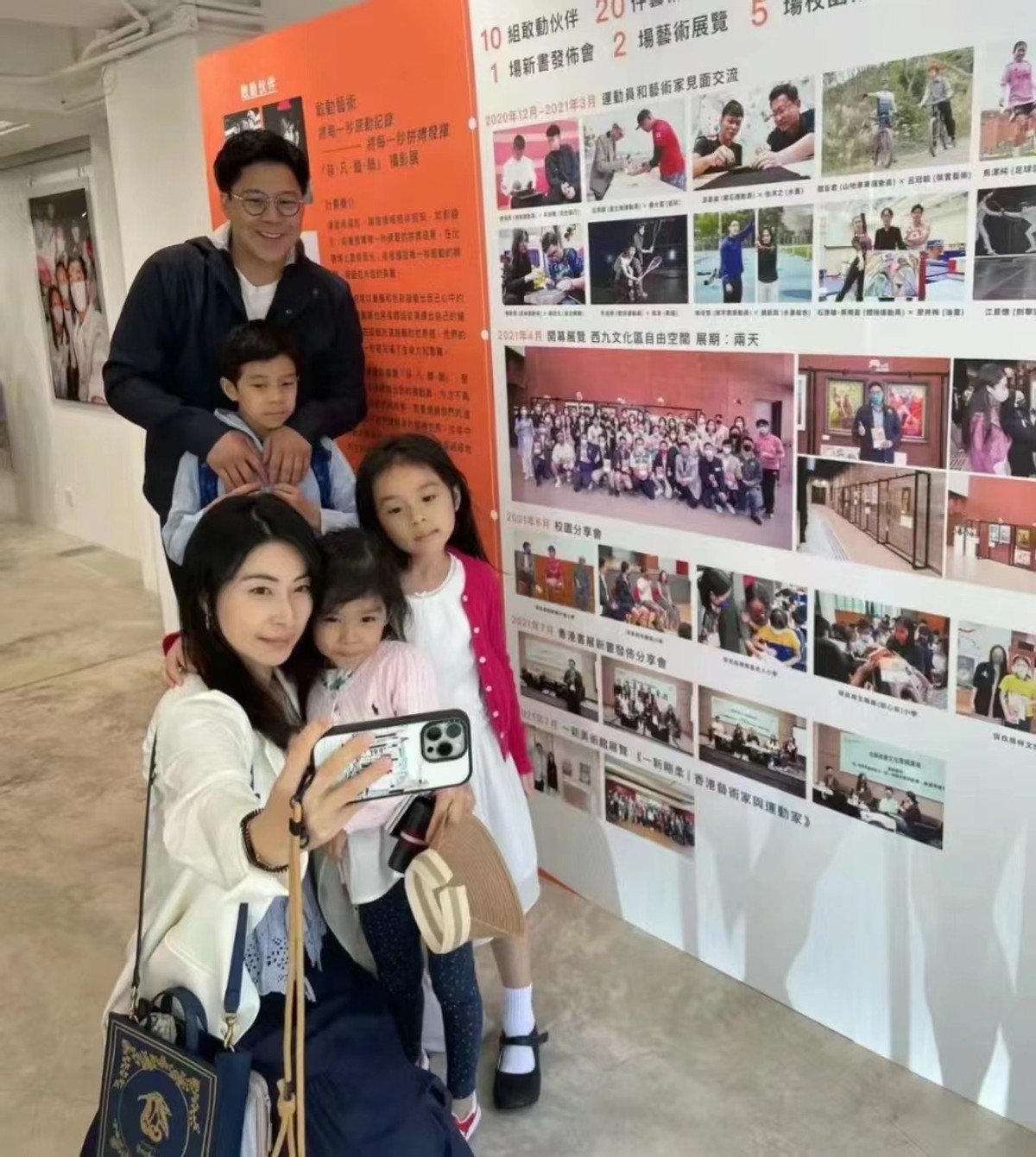 陈小春|霍启刚郭晶晶最新全家福曝光！大女儿最美像朱玲玲，长得比妈妈惊艳