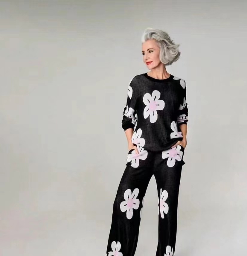 卷发 五六十岁的女人头发花白又怎样！试试这款短卷发，高级时髦显发量