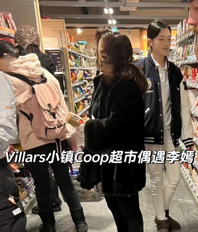 李嫣|瑞士偶遇李嫣逛超市,嘴唇修复完美,无滤镜生图与精修照差别大