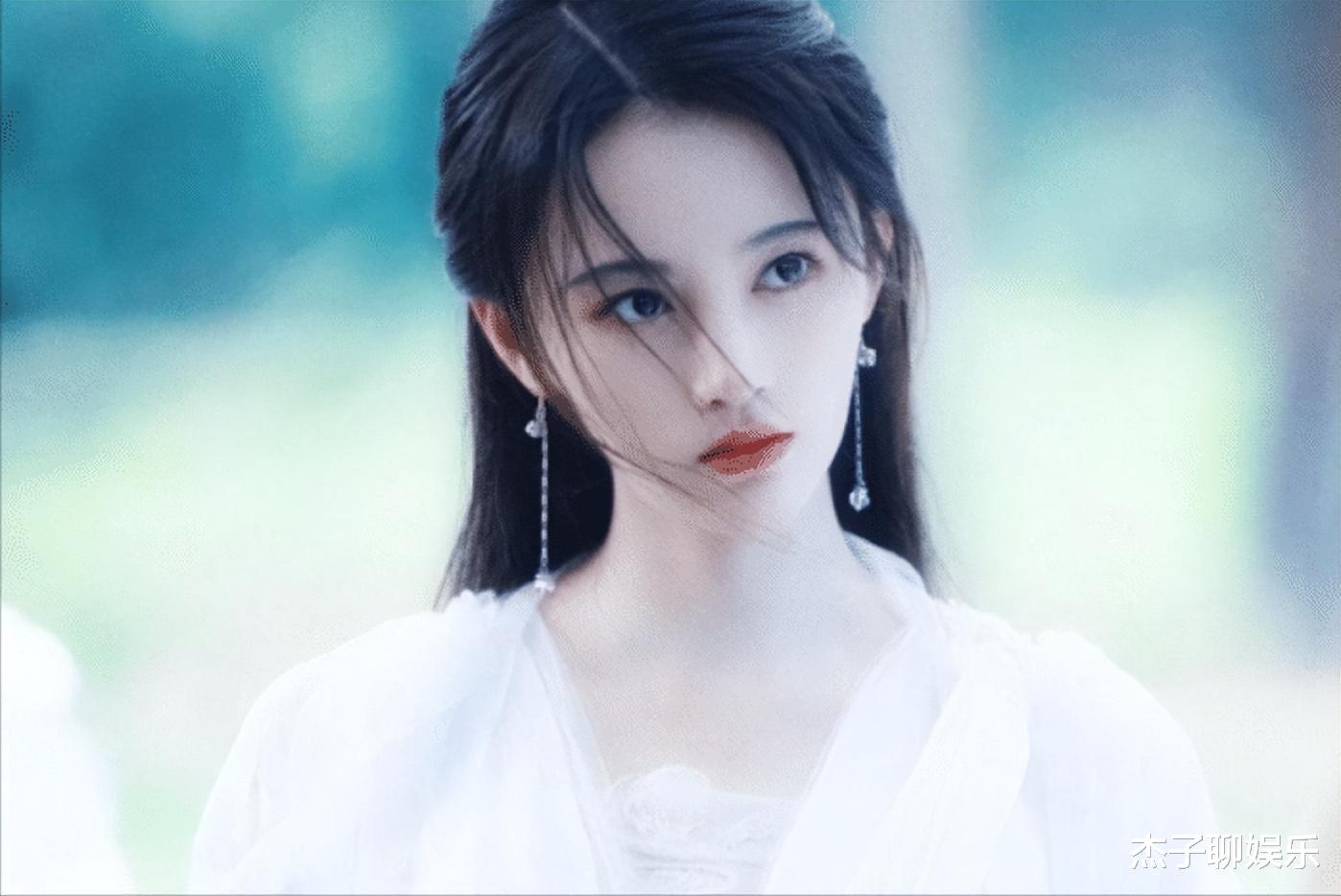 明星 假臀假肩假皮肤，明星们真实的一面，治好了我的容貌焦虑