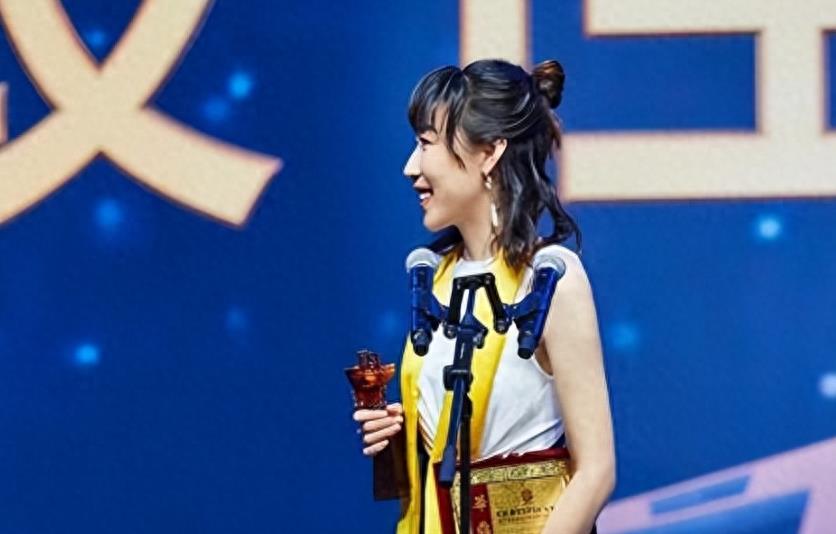 “一尿成名”任素汐:上半身是平凡,下半身是贪婪,又丑又性感