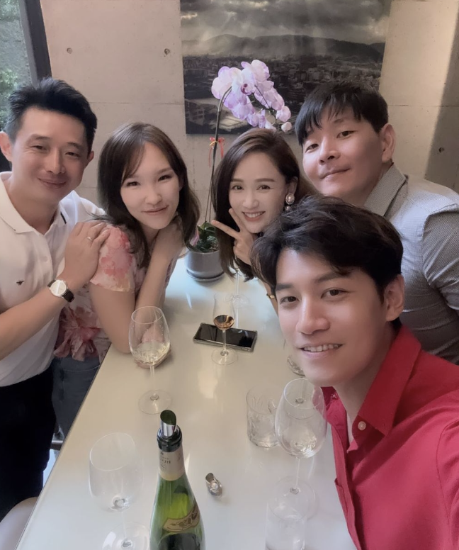 陈乔恩|陈乔恩晒与Alan喝香槟,间接辟谣怀孕,丈夫陪她度假多月被质疑不工作