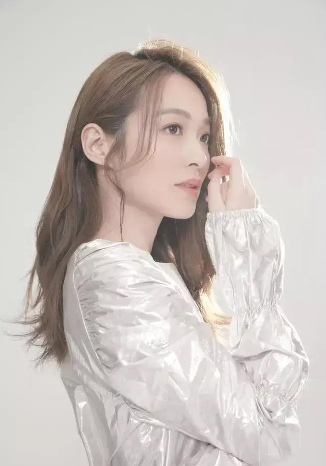 独宠一人？黄宗泽带TVB最漂亮花旦上内地拍节目，疑为女方铺路！