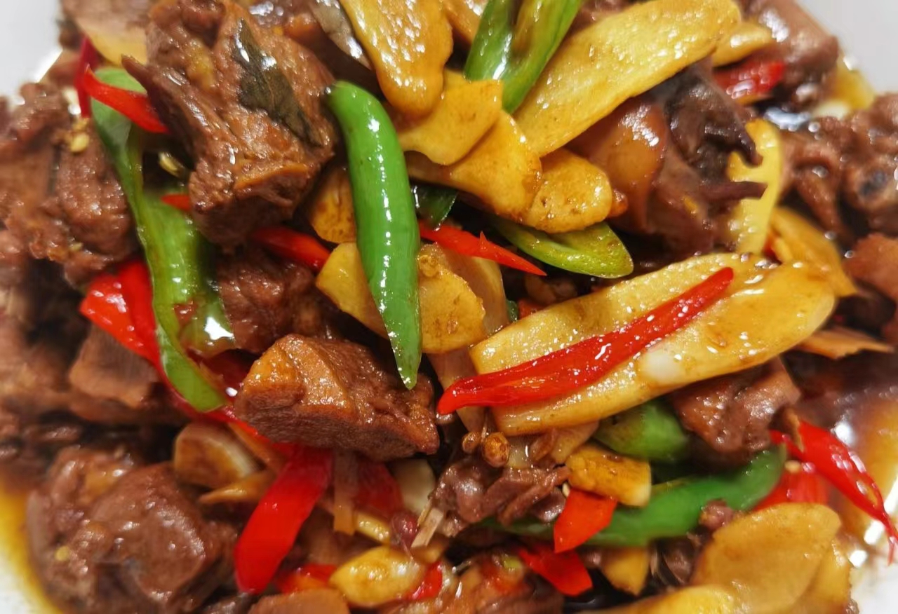 美食教程|夏天鸡肉牛肉靠边站,比猪肉便宜,营养比牛肉高,祛湿驱寒多吃它