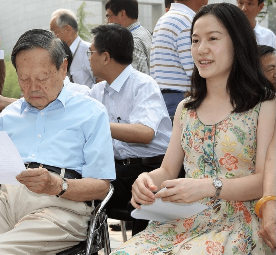 ?曝翁帆离婚后再嫁富豪老头!杨振宁看破红尘,相赠别墅决定放手