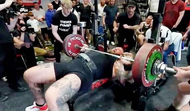 大力士|突发!大力士“魔山”在卧推252.5公斤时胸肌撕裂