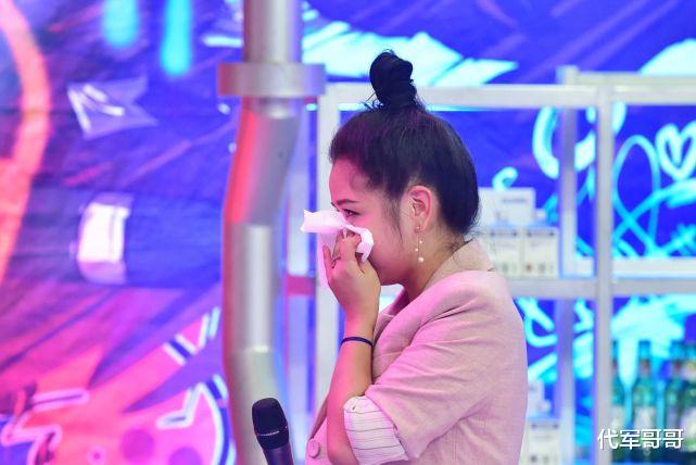 何洁|“超女”何洁：三个孩子两个爹，一手好牌打得稀烂