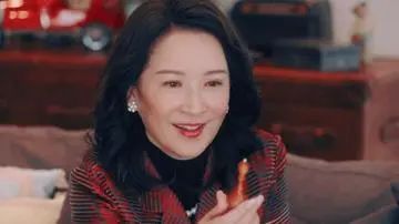 新闻女王最惊艳配角！现实中竟是学霸理疗师，拉高佘诗曼表演层次