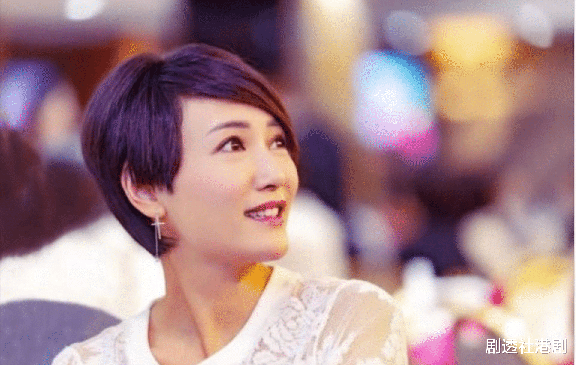 李璧琦|45岁前TVB女星人靓声甜保养得宜，晒室外浸温泉靓照：脸都红了