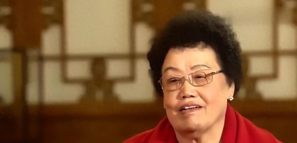 京圈6大富婆曝光,身价过百亿,坐拥北京一条街,娱乐圈只手遮天