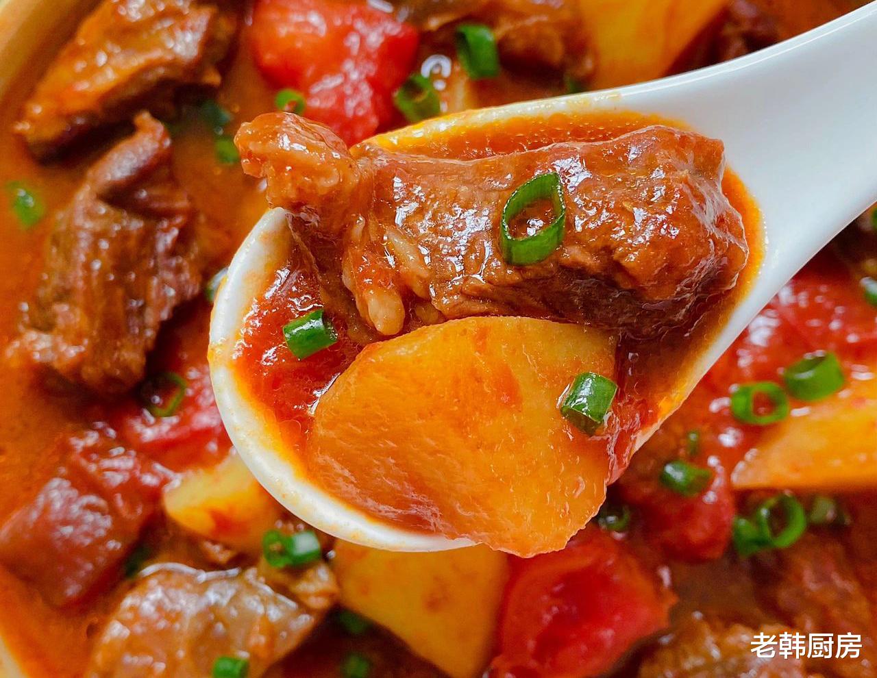 土豆|西红柿土豆炖牛腩的家常做法,软烂入味,汤汁浓稠,开胃解馋下饭