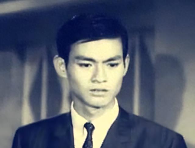 “秋官”郑少秋:3段婚姻4个女儿,自缢、丧母,人生大不相同