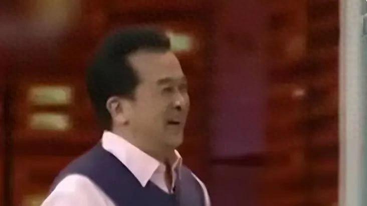 |春晚大佬级，24次上春晚，比赵本山还多，被“免职”后，怎样了？