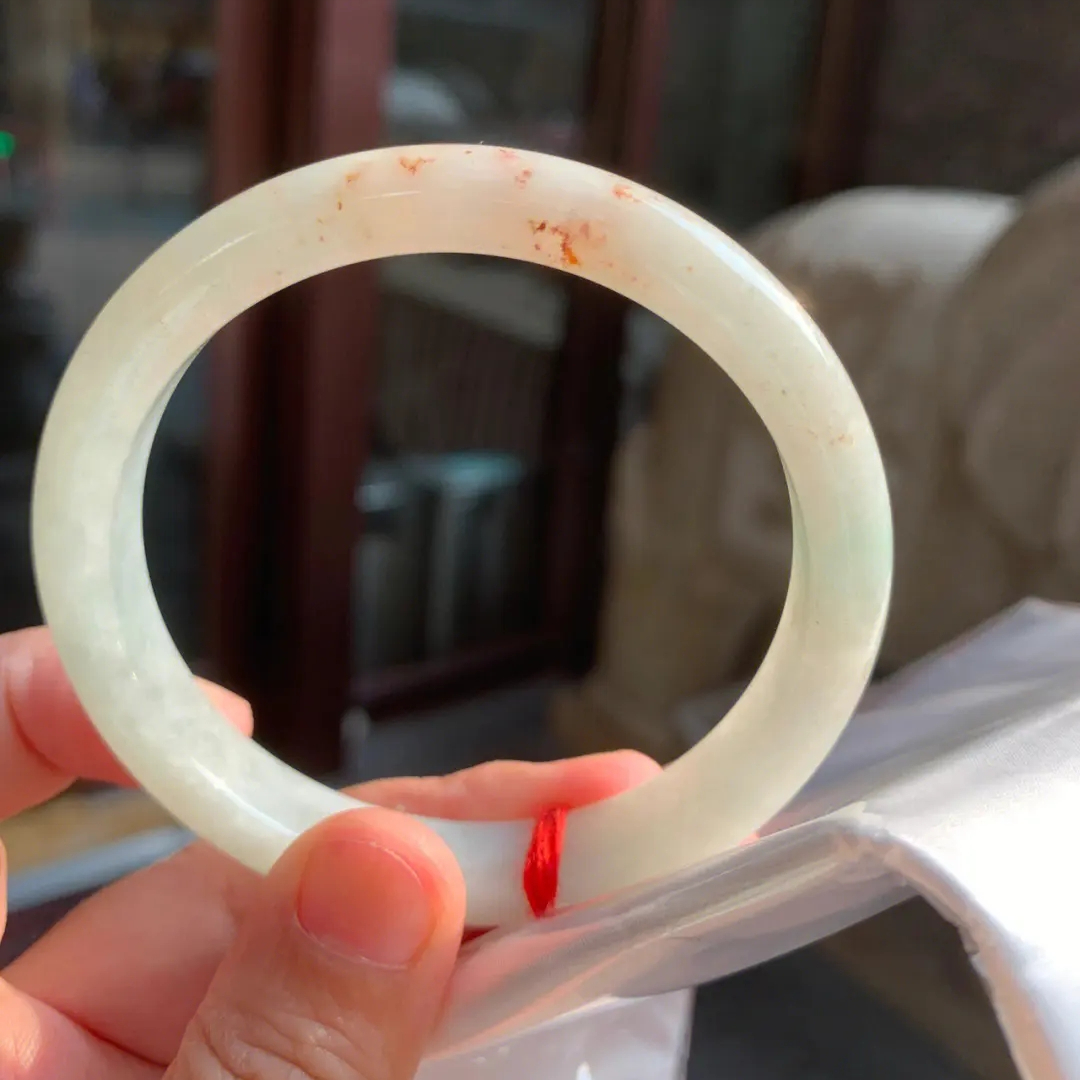 翡翠|翡翠成品洒金的特征,你了解吗?