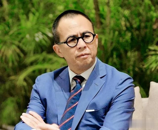 李泽楷|李泽楷穿10万杰尼亚高定,内地出席活动,网友将其与王思聪作比较