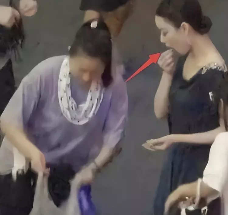 明星助理|一张明星助理招聘表，将“巨婴艺人”的高高在上，扒得一干二净