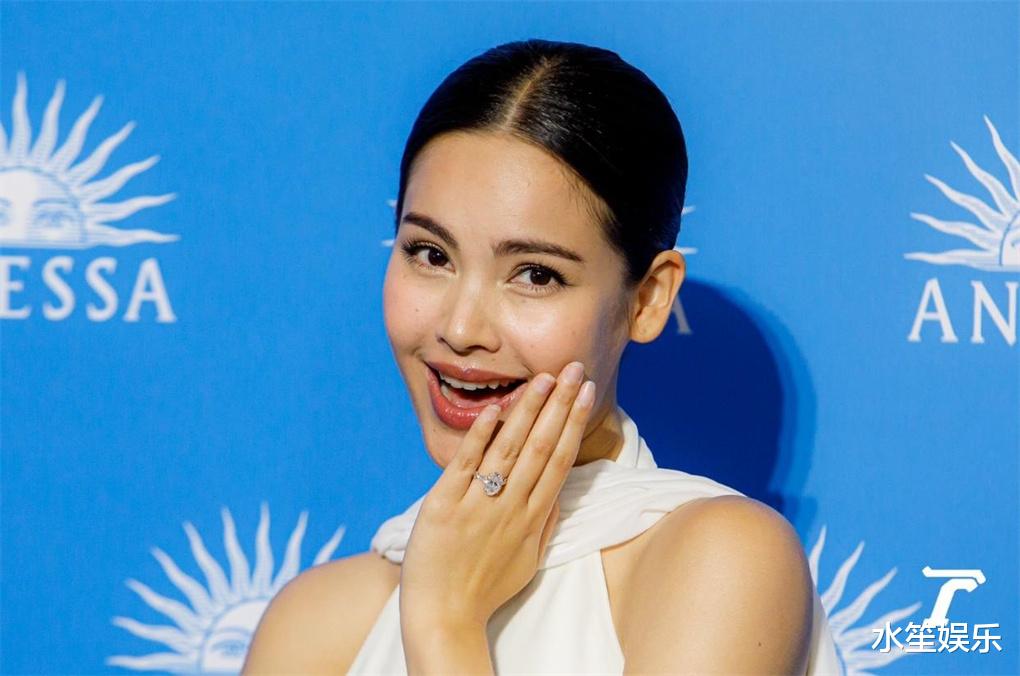 nadech|Nadech和Yaya升级为准夫妇，订婚钻戒5.5克拉，好友每人一条金链