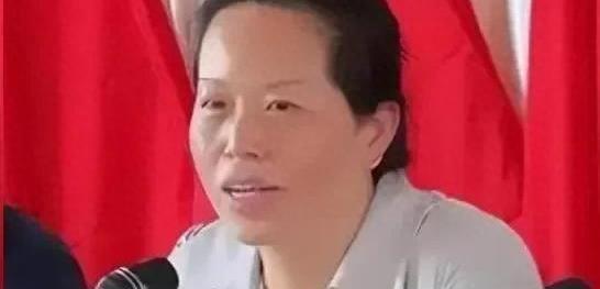 “色虎“张玉梅坐拥98个情夫,犹钟爱欧美男模,喝茅台犹如喝水一样