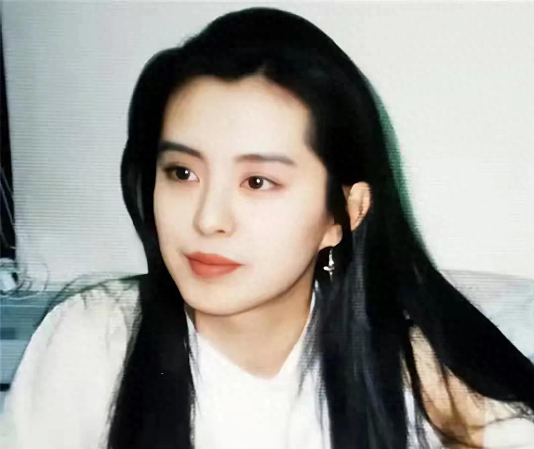 曝王祖贤不是回大陆捞金,早年有钱就买房,香港台北温哥华还有房产!