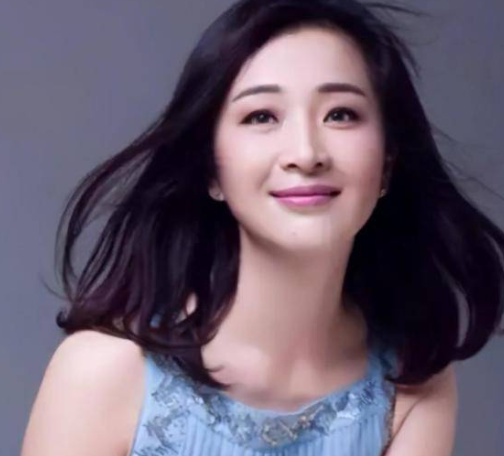 张嘉译“疑似”婚后感情不幸福，王海燕夜晚发文：多年婚姻一盘沙