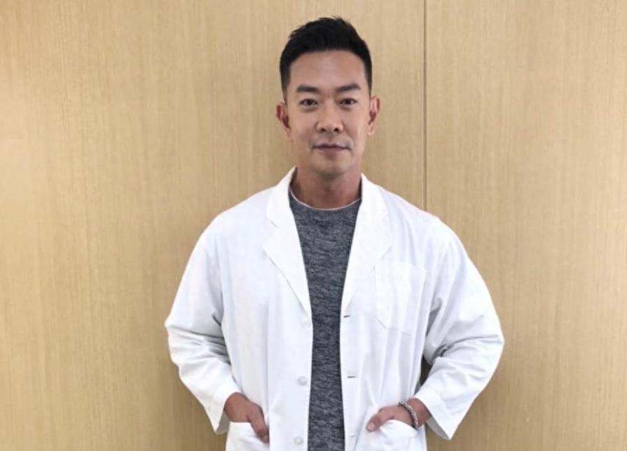 51岁涉毒男星复出带货！退圈原因太奇葩，被男情人曝参与多人运动