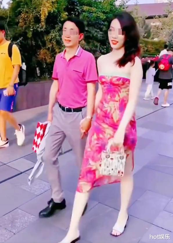 |董思槿5个月消费43万，免职裙日销2000条，漂亮妈妈却被网暴跳楼