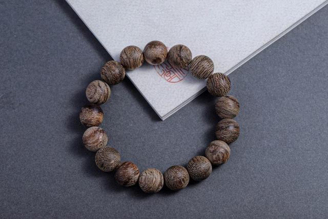 沉香手串|鉴别沉香手串分6步,想入手假沉香手串都难!