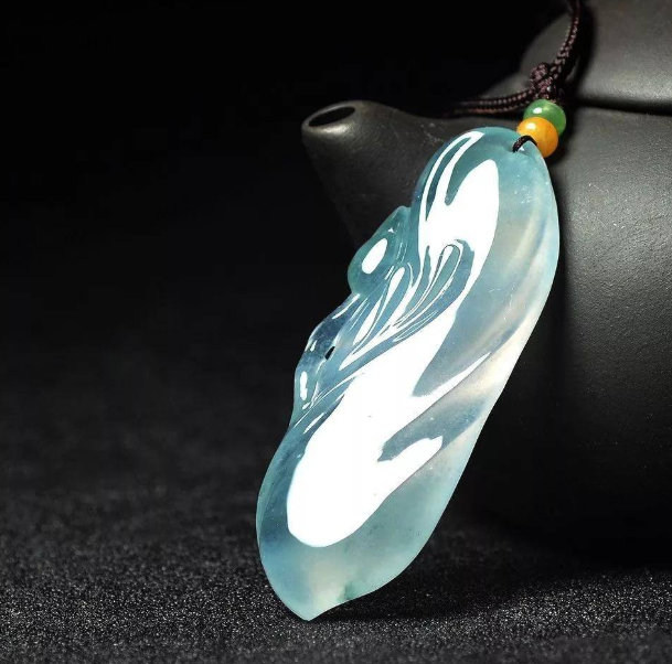 ?翡翠蓝水种是什么意思？什么样的蓝水翡翠好呢？