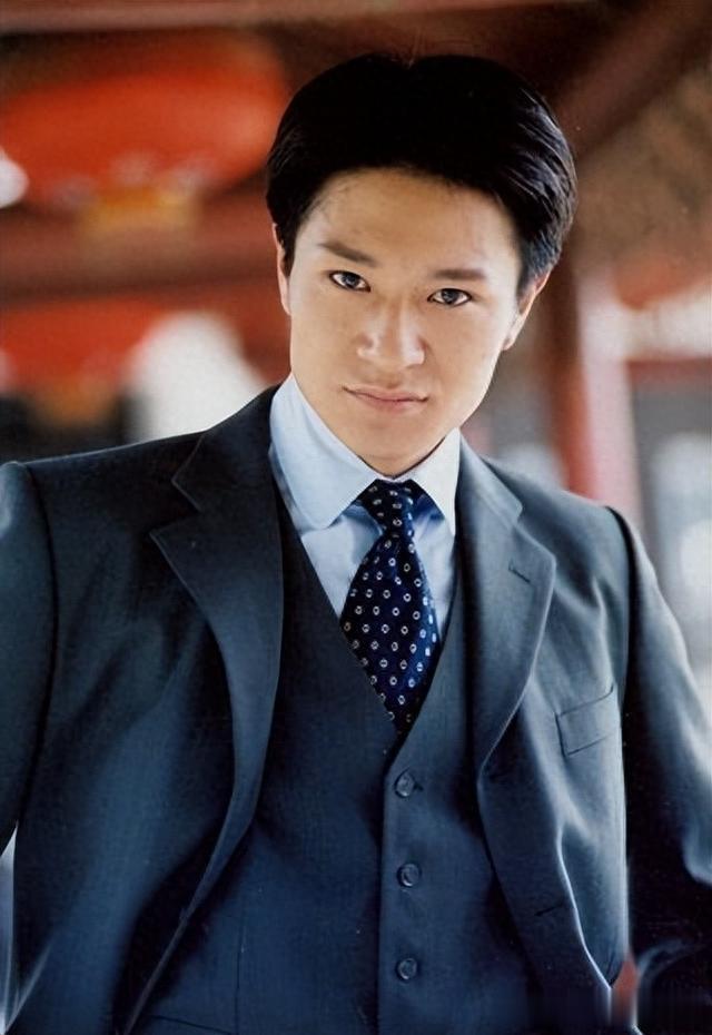 科技脸和自然脸区别多大?看完这4位老牌男神的近照,你就知道了