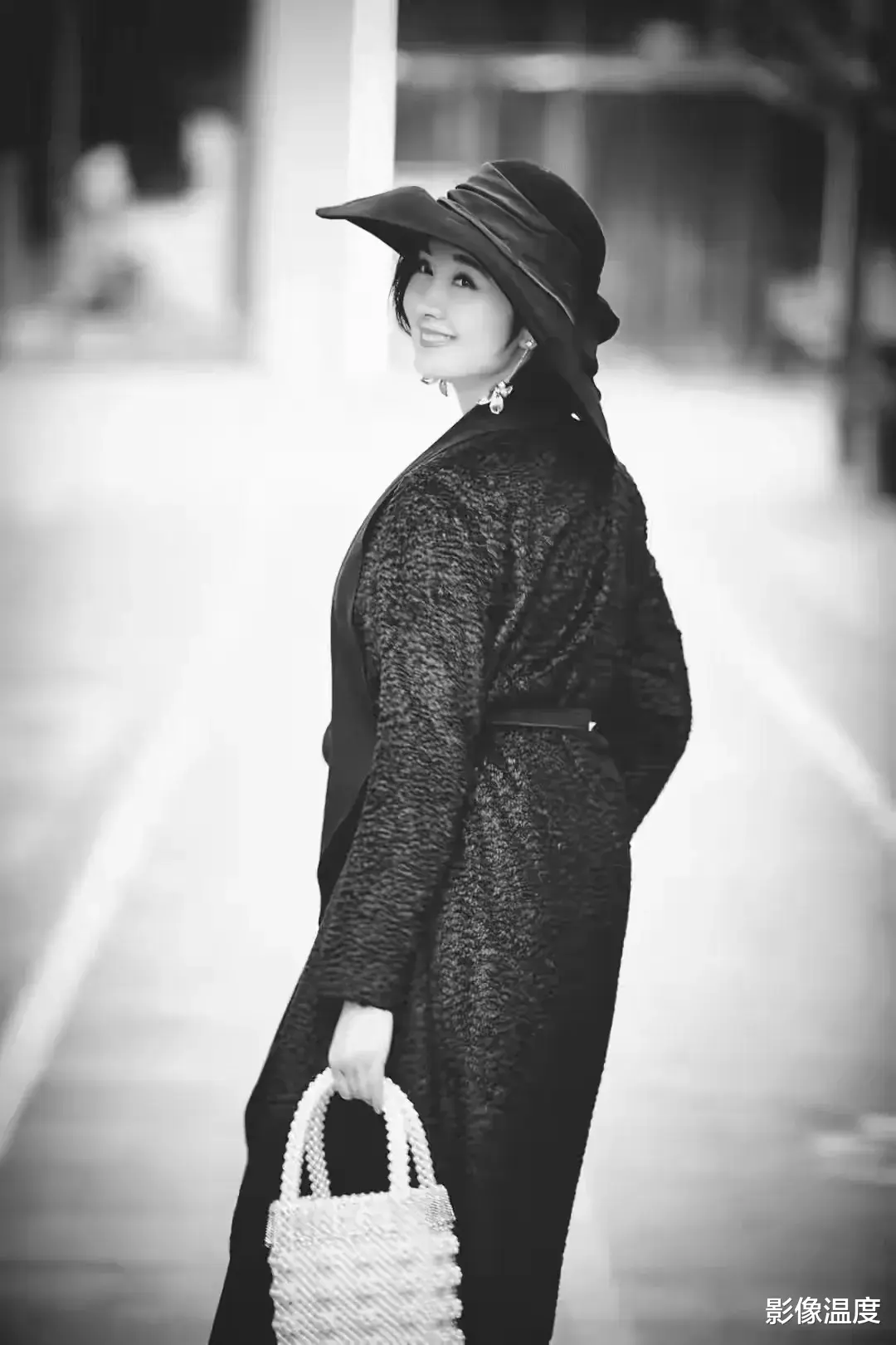 太突然！46岁女主持王静去世：刘芳菲参加哀悼，亲人曝病因，生前照片曝光