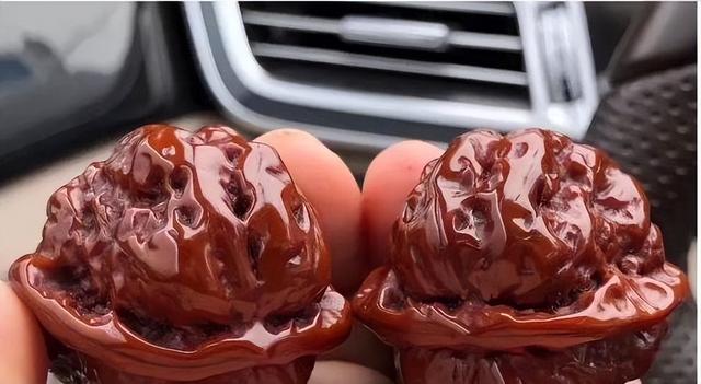 文玩核桃|还在高价买“蛤蟆头”?理性点吧,蛤蟆头价格终将跌回“冰点”!