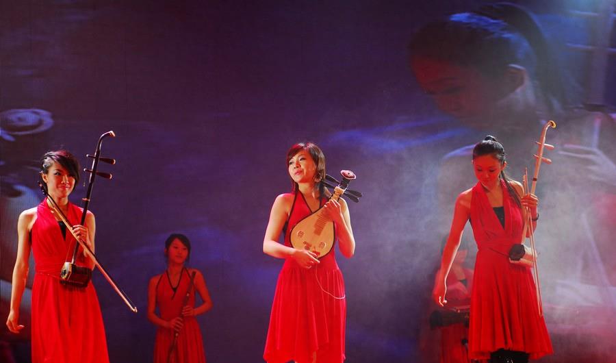 当年爆火的“女子十二乐坊”，放弃中国到日本发展，如愿以偿了吗？