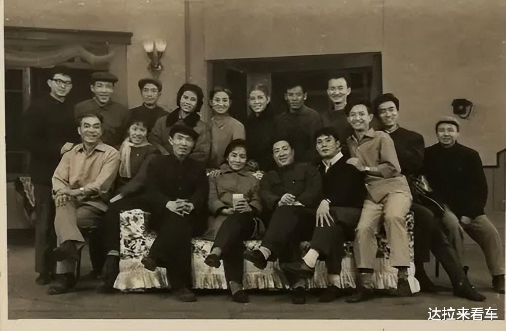 国家一级演员高明:结婚52年零绯闻,儿子很面熟你却叫不出名字?