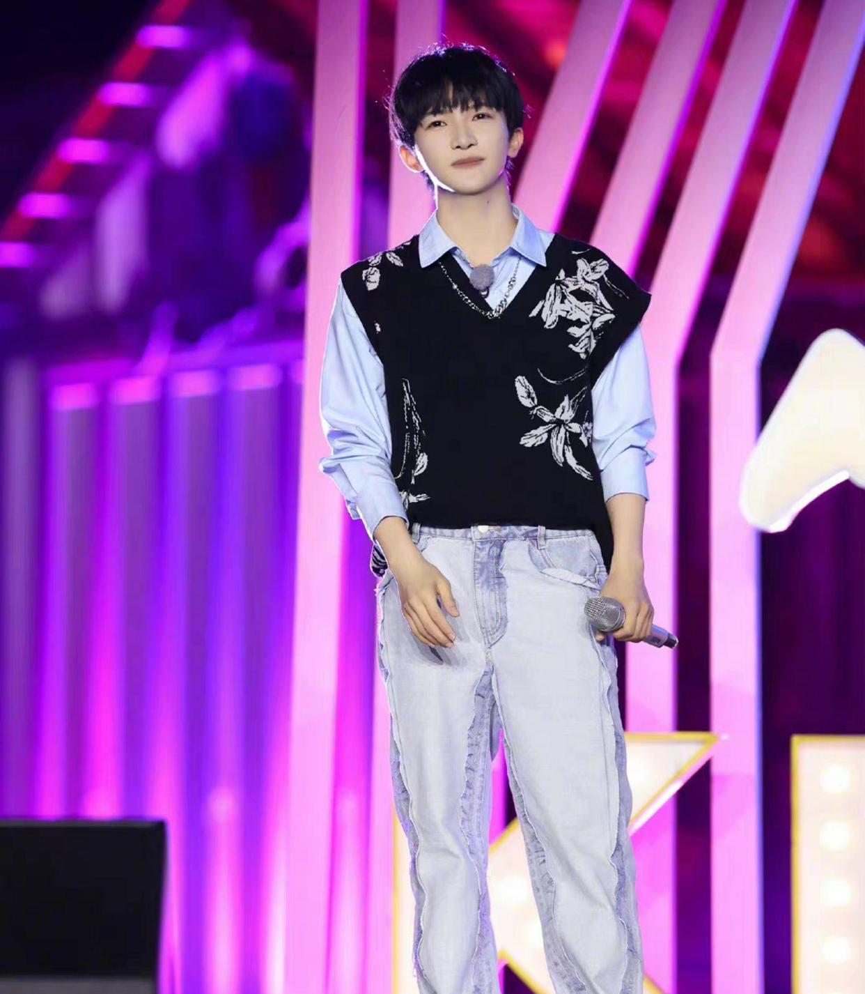 周深|从春晚独唱到元宵晚会，周深资源越来越好，三点因素让他更成功