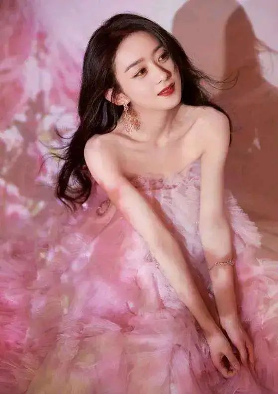 王思聪公开表白戚薇：“如果我把万达25%的排片给你，你愿意跟我交往吗？”