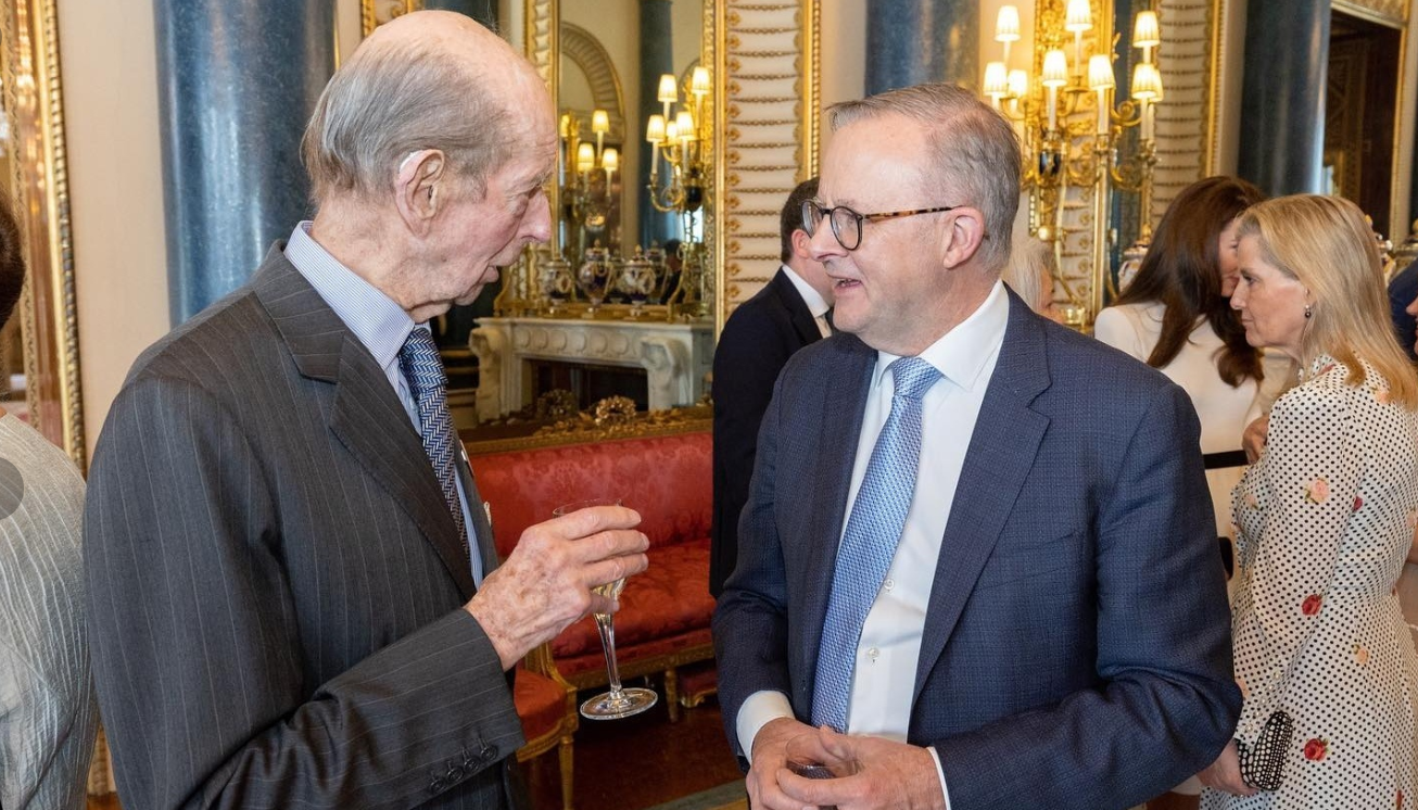 白金汉宫|查尔斯家人齐聚招待宴！凯特从容自信，苏菲粉嫩减龄，准王后缺席