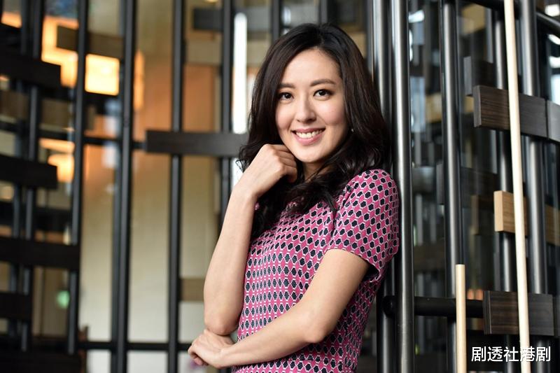 唐诗咏|亲情可贵!TVB前视后与父兄一起旅游,自小父母离异母亲更早年病逝