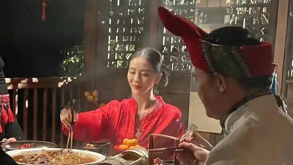 36岁刘诗诗怎么老成这样？身材暴瘦头发稀疏，穿成少女难掩阿姨感