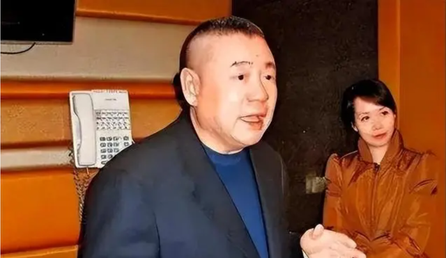 71岁刘銮雄宣布全部财产转给儿子刘鸣炜，联手将甘比踢出局