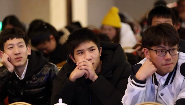 应届生|人社部“新消息”,23年应届生就业政策调整,事业单位将降低门槛